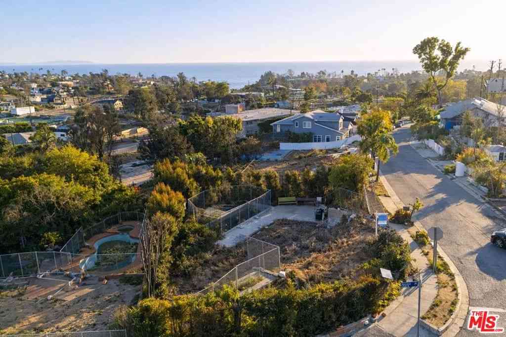 Vacant Land For Sale - 854 Las Lomas Avenue<br/> Pacific Palisades, CA 90272