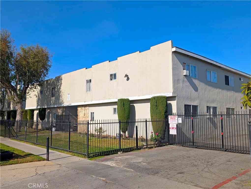 Homes For Sale - 1221 W Brook<br/> Santa Ana, CA 92703