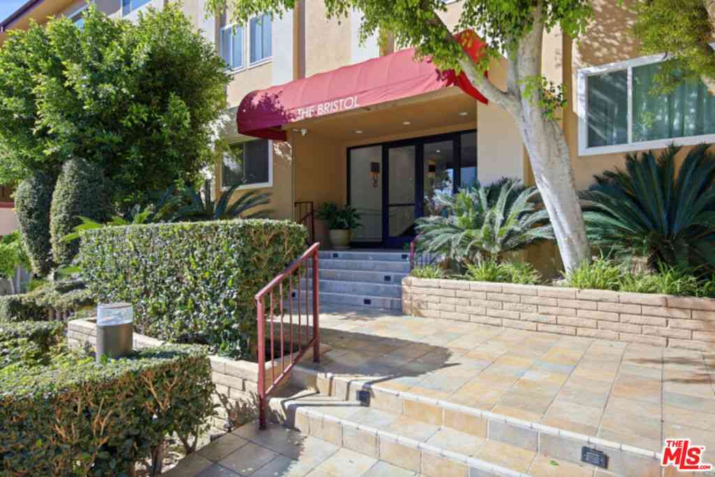Condo For Sale - 1121 N Olive Drive #302<br/> West Hollywood, CA 90069