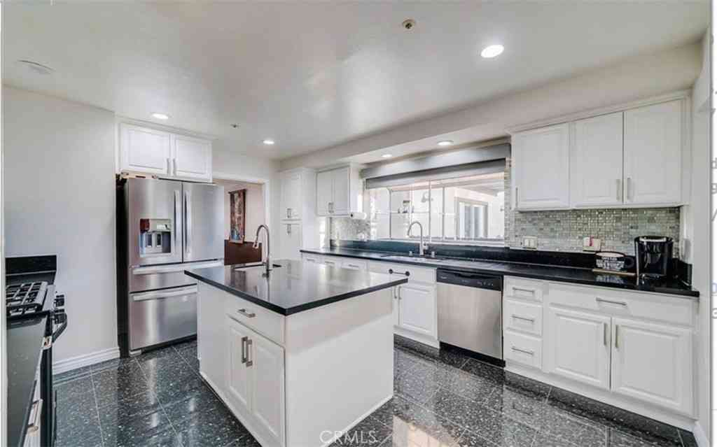 Homes For Sale - 21415 Arapahoe<br/> Chatsworth, CA 91311