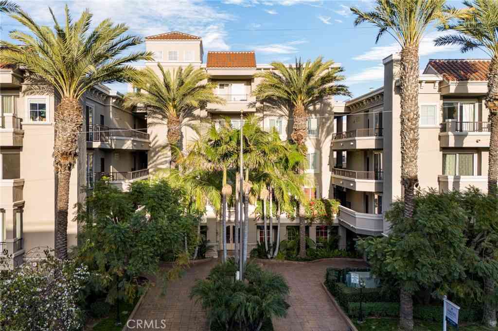 Condo For Sale - 4060 Glencoe Avenue #204<br/> Marina Del Rey, CA 90292