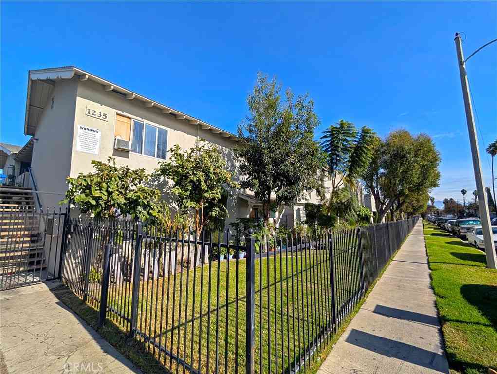 Homes For Sale - 1239 Brook Street W<br/> Santa Ana, CA 92703
