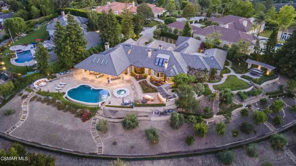 Homes For Sale - 4358 Cresthaven Drive<br/> Westlake Village, CA 91362