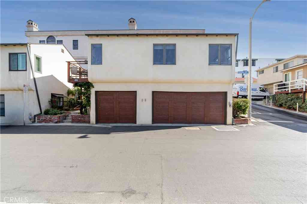 Homes For Sale - 1812 Ocean Drive<br/> Manhattan Beach, CA 90266