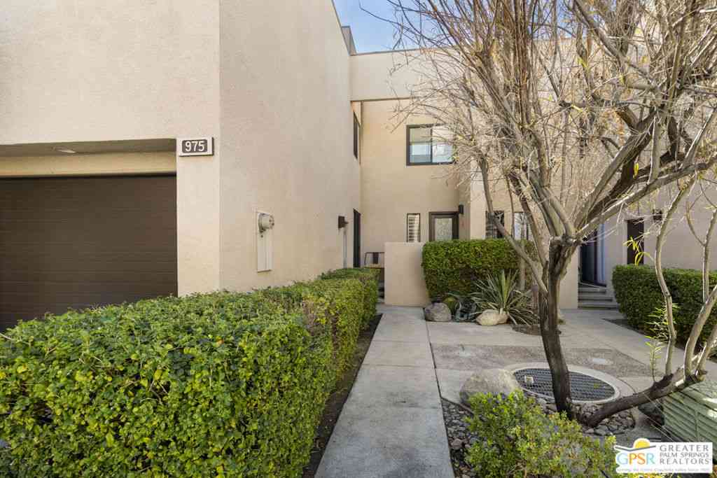 Condo For Sale - 975 Village Square<br/> Palm Springs, CA 92262