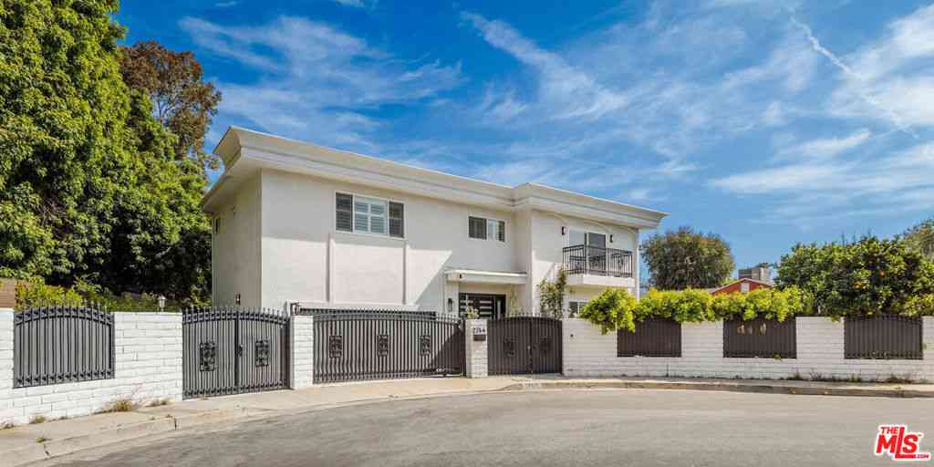 Homes For Sale - 2744 S Bentley Avenue<br/> Los Angeles, CA 90064