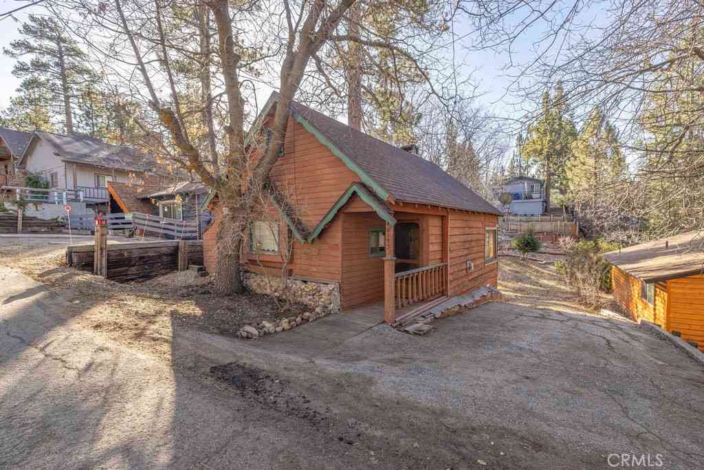 Homes For Sale - 40193 Dream Street<br/> Big Bear Lake, CA 92315