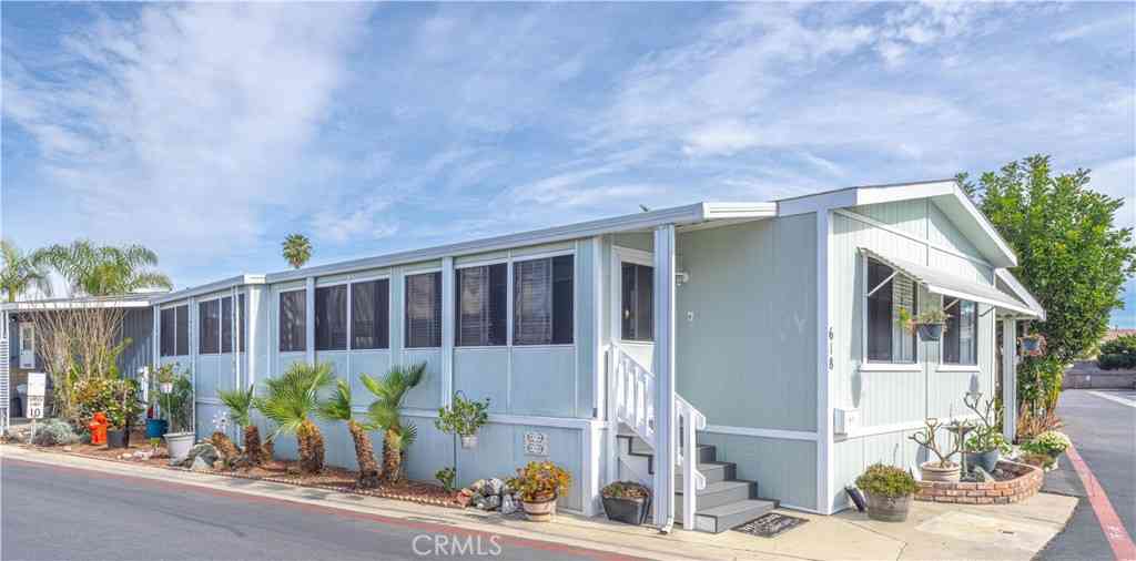 Mobile Home For Sale - 80 Huntington #618<br/> Huntington Beach, CA 92648