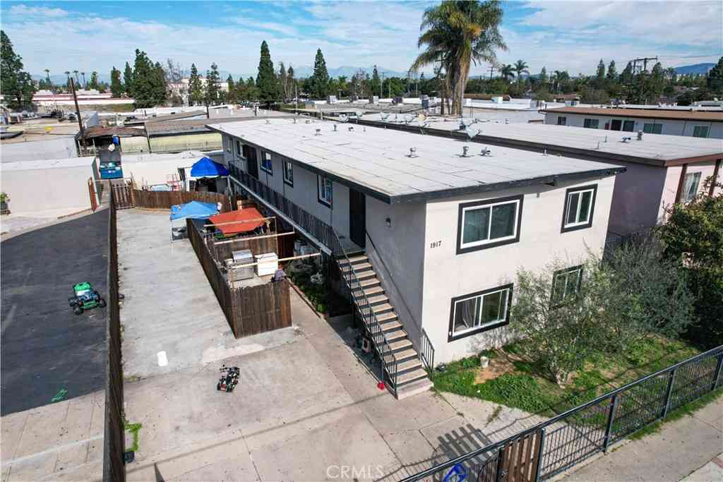 Homes For Sale - 1917 W Myrtle<br/> Santa Ana, CA 92703