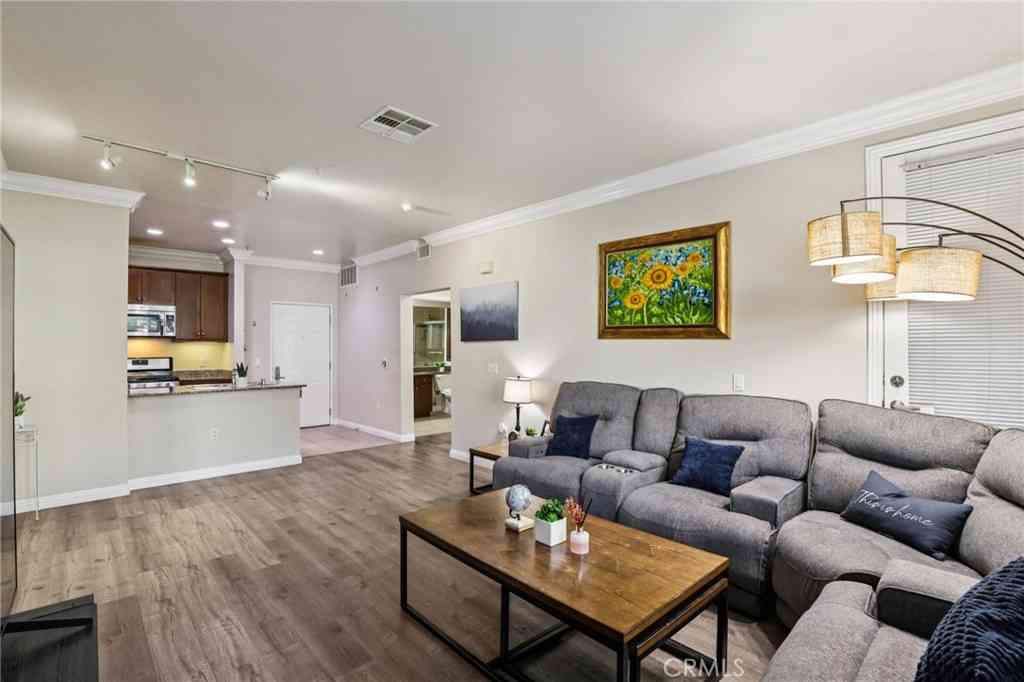 Condo For Sale - 1154 Scholarship<br/> Irvine, CA 92612