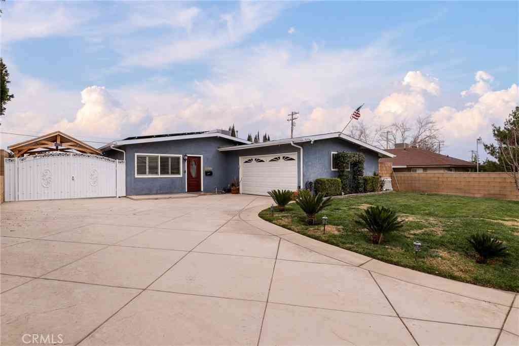 Homes For Sale - 38841 Foxholm Drive<br/> Palmdale, CA 93551