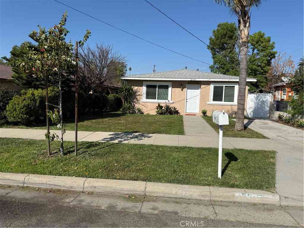 Homes For Sale - 2315 11th Street<br/> Riverside, CA 92507