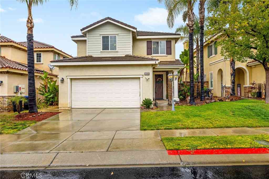 Homes For Sale - 33496 Cedar Creek<br/> Lake Elsinore, CA 92532