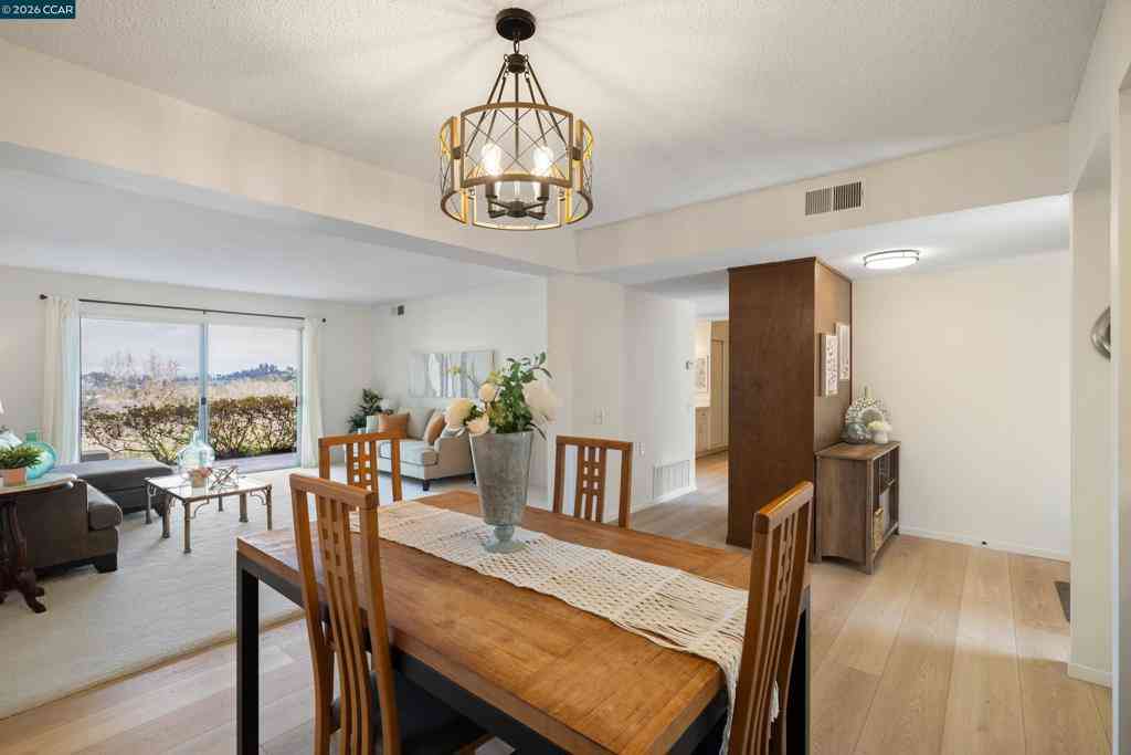 Condo For Sale - 1348 Rockledge Ln #4<br/> Walnut Creek, CA 94595