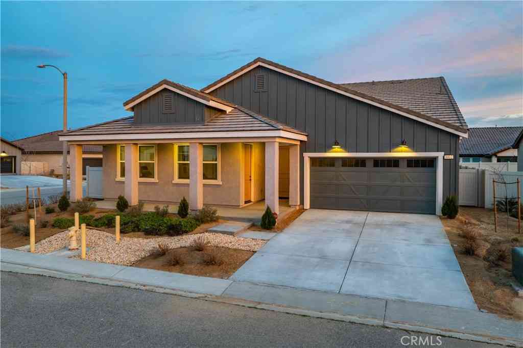 Homes For Sale - 8812 W Dale Drive<br/> Lancaster, CA 93536