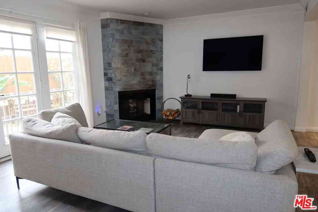 Condo For Rent - 944 Palm Avenue #2<br/> West Hollywood, CA 90069