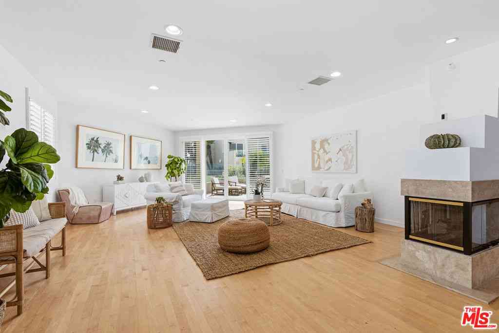 Condo For Sale - 7301 Vista Del Mar #16<br/> Playa Del Rey, CA 90293