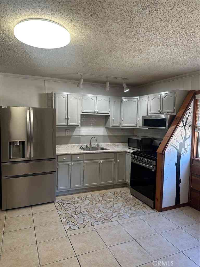 Multifamily For Rent - 8731 S Gramercy<br/> Los Angeles, CA 90047