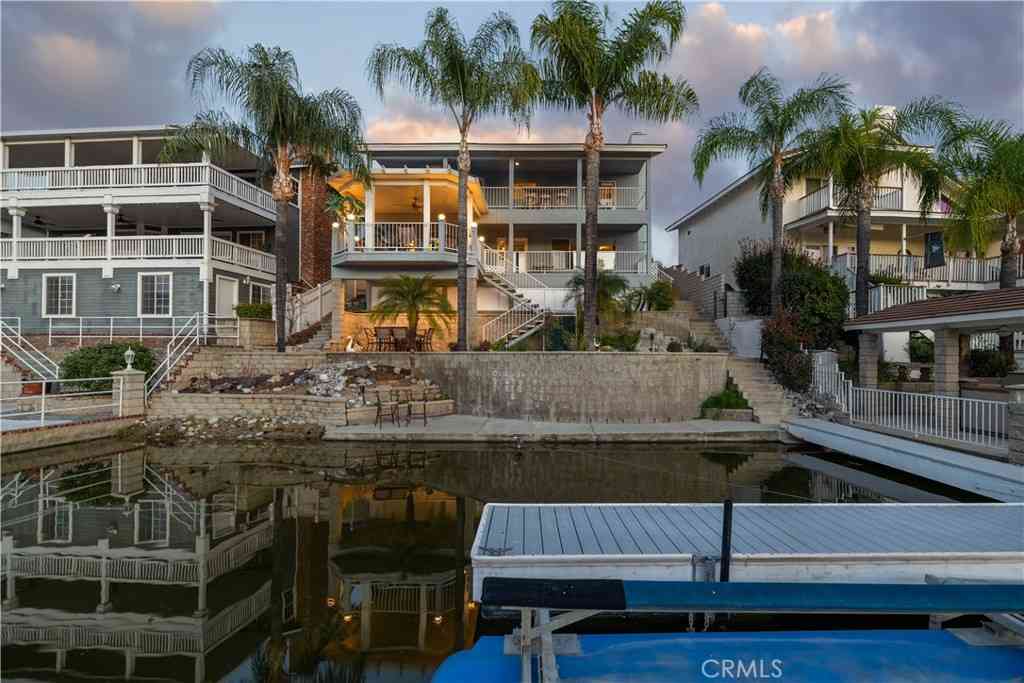 Homes For Sale - 30103 Boat Haven<br/> Riverside County, Canyon Lake, CA 92587