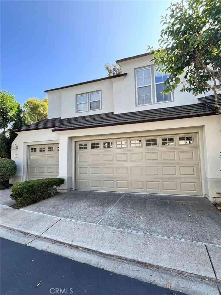 Condo For Rent - 16 Brigmore Aisle<br/> Irvine, CA 92603