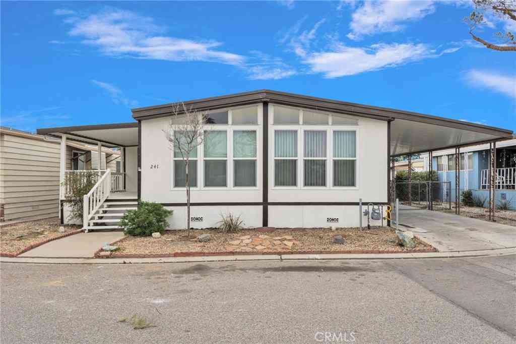 Mobile Home For Sale - 15252 Seneca Road #241<br/> Victorville, CA 92392