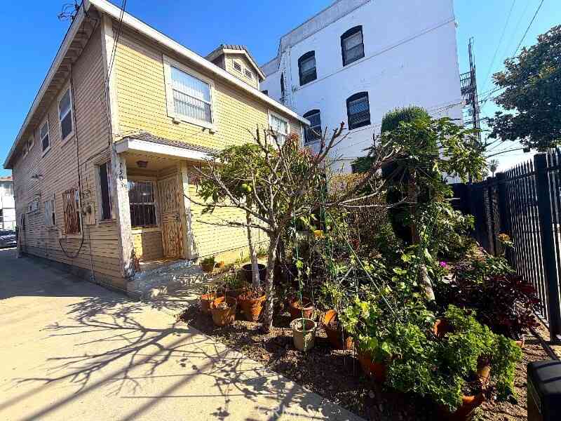 Multifamily For Rent - 1503 W Adams Boulevard<br/> Los Angeles, CA 90007