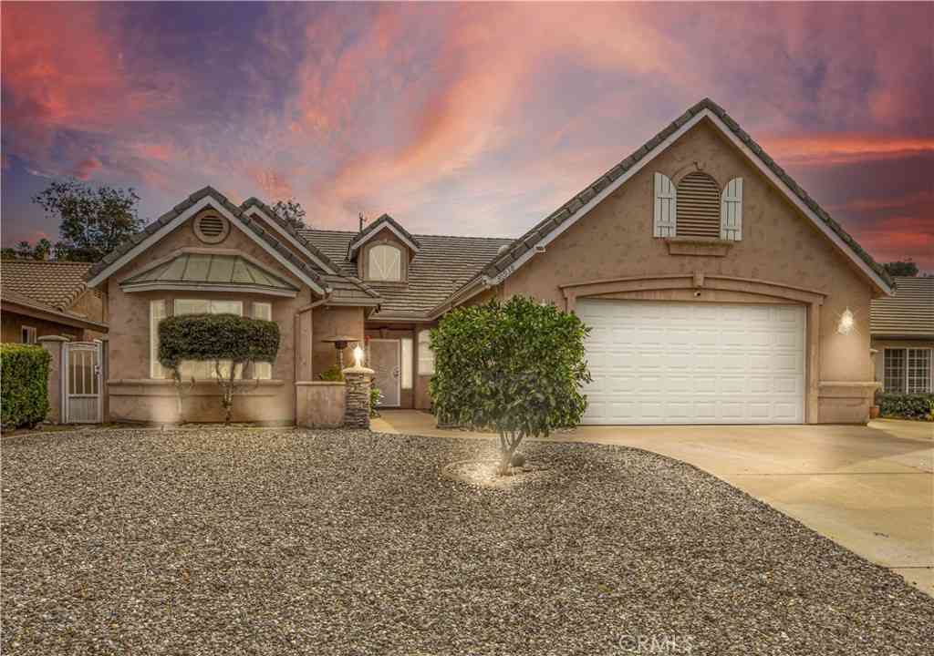 Homes For Sale - 30938 Emperor<br/> Riverside County, Canyon Lake, CA 92587