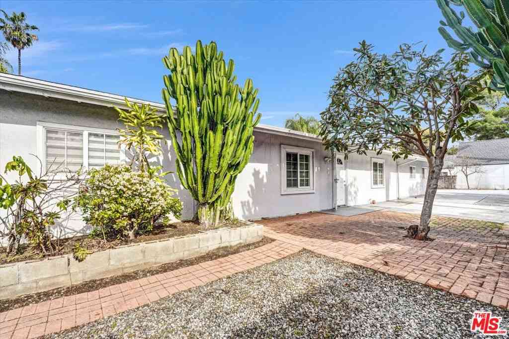 Homes For Sale - 4669 W Olympic Boulevard<br/> Los Angeles, CA 90019