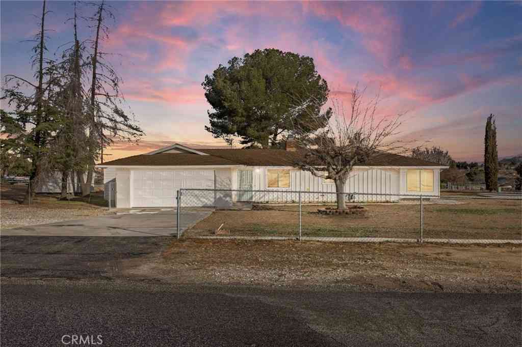 Homes For Sale - 14866 Nokomis Road<br/> Apple Valley, CA 92307