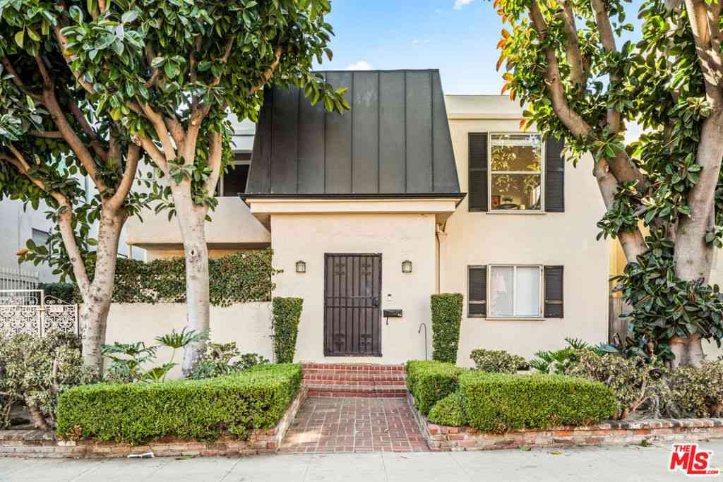 Condo For Rent - 329 S Reeves Drive<br/> Beverly Hills, CA 90212