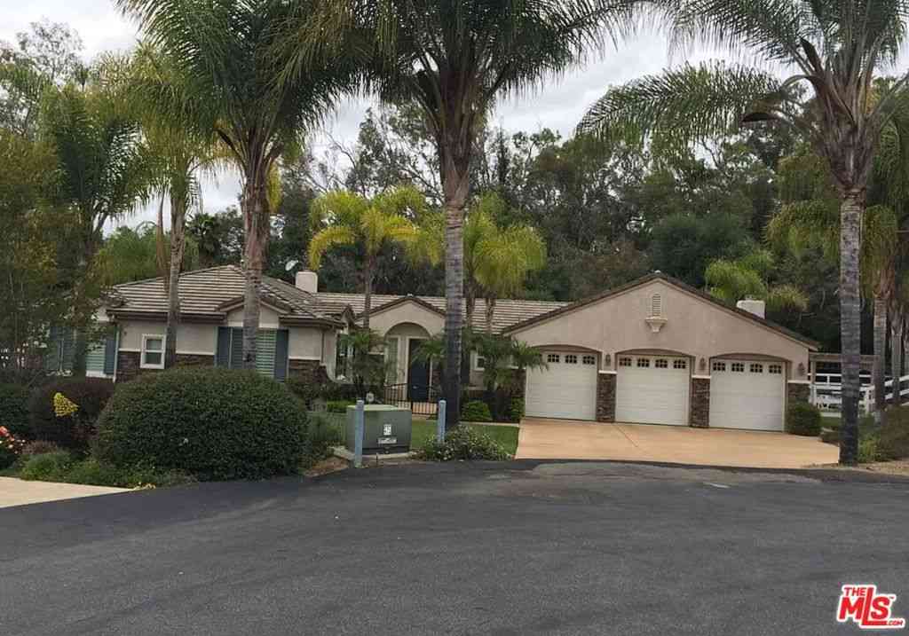 Homes For Sale - 1808 Fallbrook Oaks Court<br/> Fallbrook, CA 92028