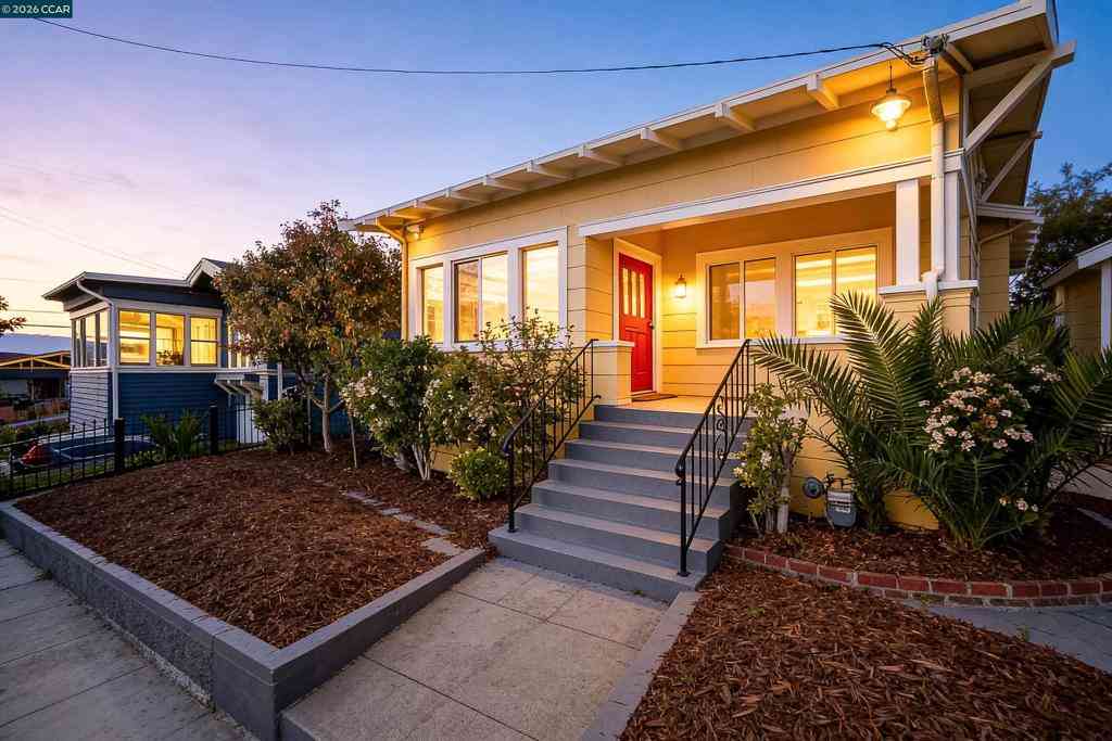 Homes For Sale - 2011 Rosedale Ave<br/> Oakland, CA 94601