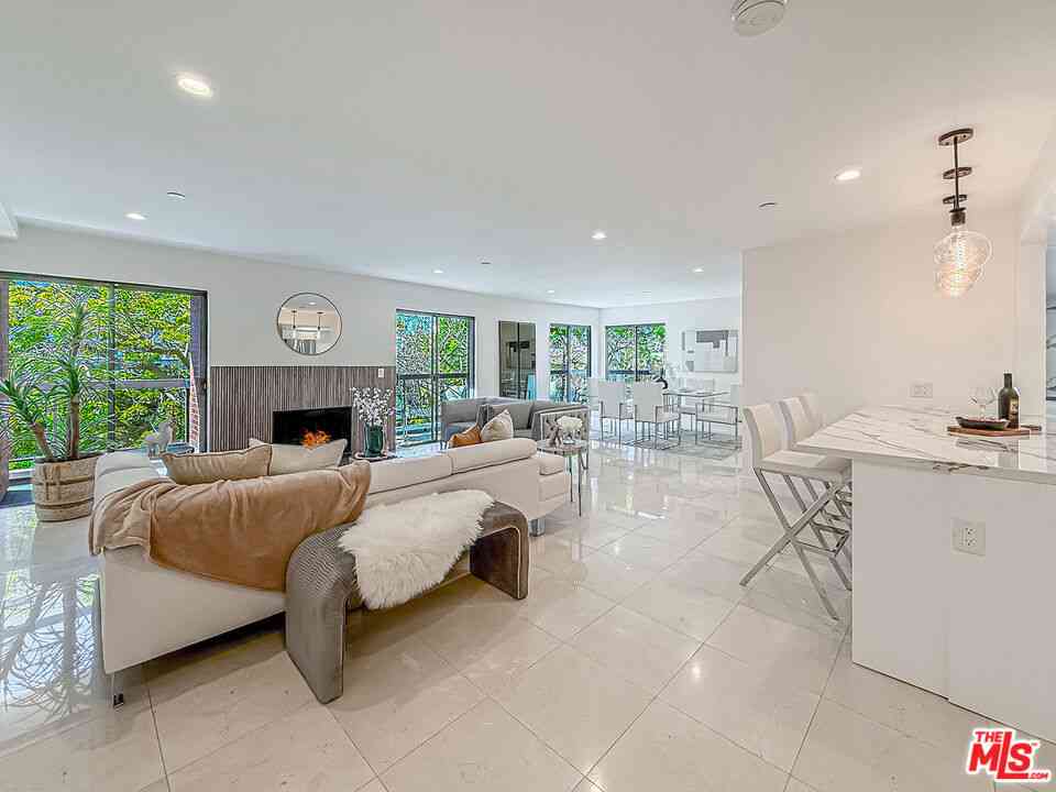 Condo For Sale - 1133 5th Street #301<br/> Santa Monica, CA 90403