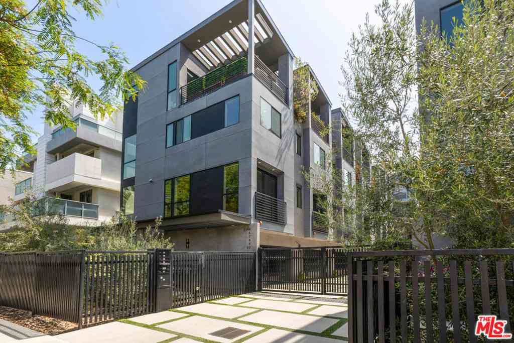 Townhouse For Rent - 1144 N Detroit Street #7<br/> West Hollywood, CA 90046