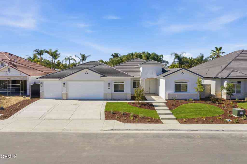 Homes For Sale - 13544 Velma Pearl Way<br/> Bakersfield, CA 93314