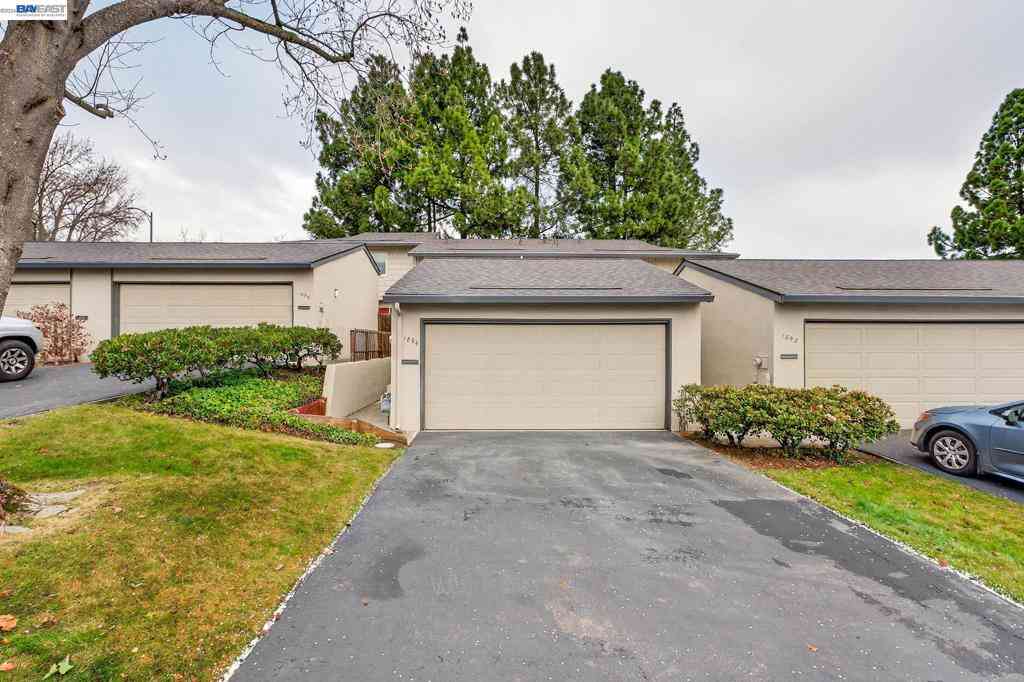 Townhouse For Sale - 1894 Cannon Dr<br/> Walnut Creek, CA 94597