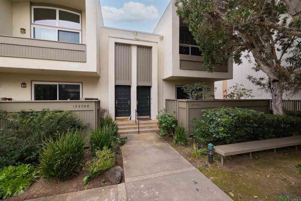 Condo For Sale - 13236 Fiji Way #L<br/> Marina Del Rey, CA 90292
