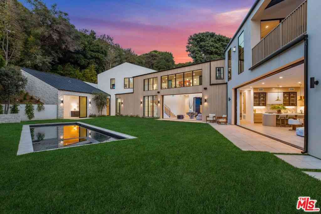 Homes For Sale - 1749 Mandeville Lane<br/> Los Angeles, CA 90049