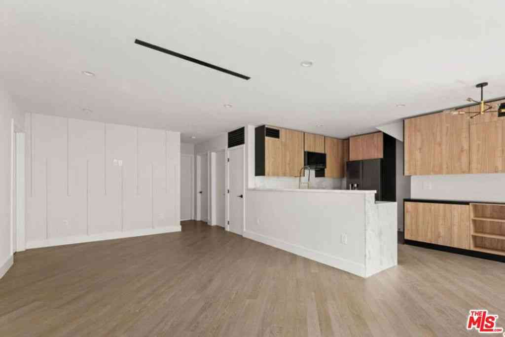Homes For Rent - 1450 S Crescent Heights Boulevard #1/2<br/> Los Angeles, CA 90035