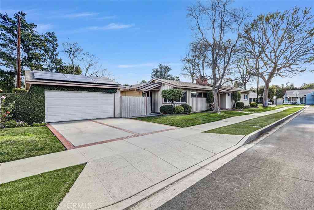 Homes For Sale - 5906 Colbath<br/> Valley Glen, CA 91401
