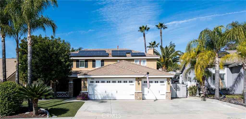 Homes For Sale - 39855 Tinderbox Way<br/> Murrieta, CA 92562