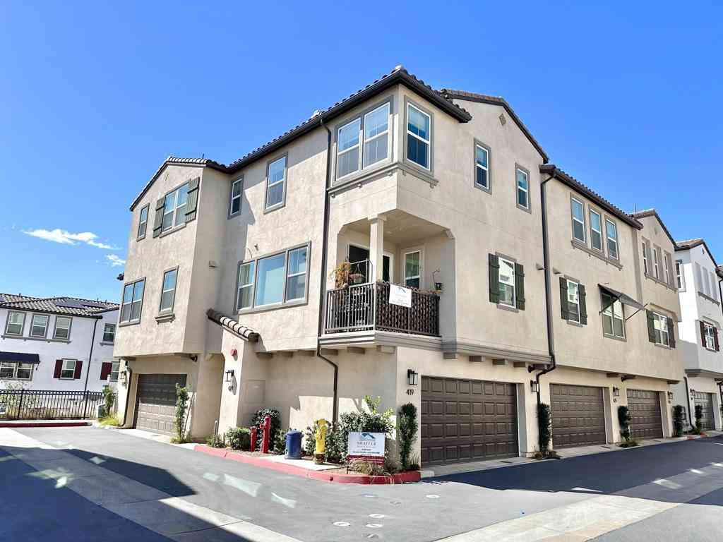 Townhouse For Sale - 419 Atlas<br/> Escondido, CA 92025