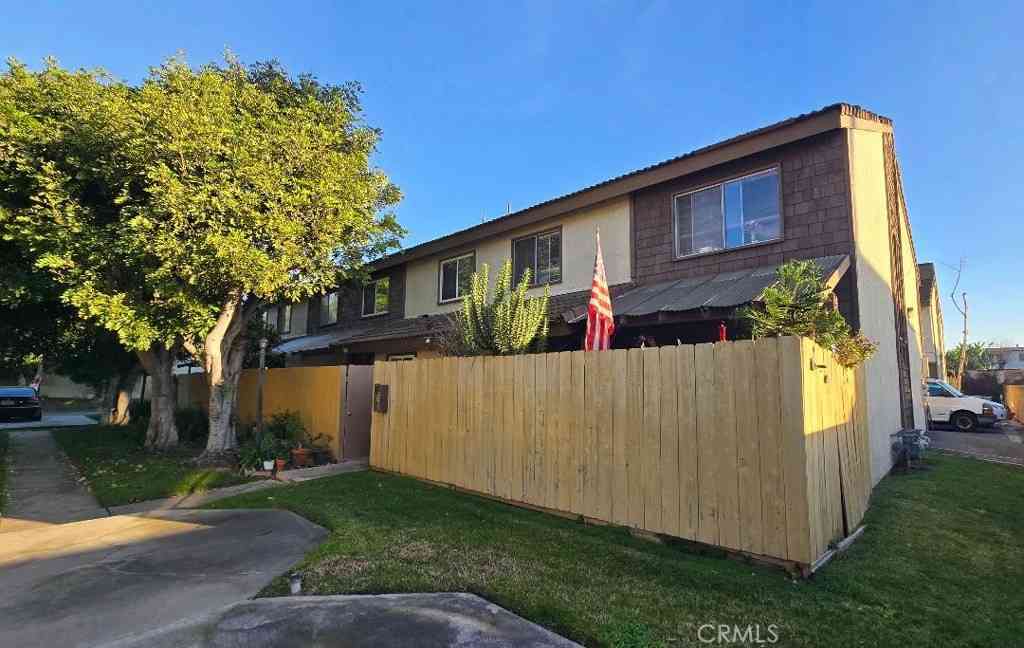 Townhouse For Sale - 9370 Garden Grove #8<br/> Garden Grove, CA 92844