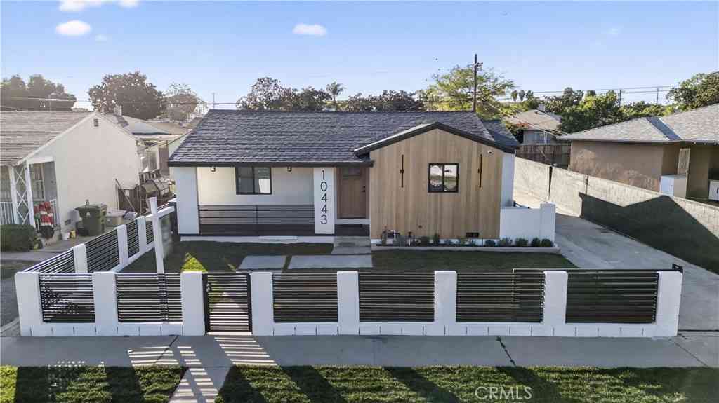 Homes For Sale - 10443 E Zamora Avenue<br/> Los Angeles, CA 90002