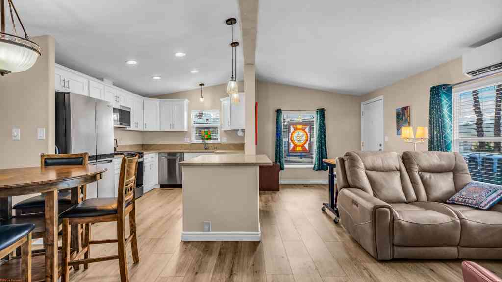 Mobile Home For Sale - 70260 Highway 111 #32<br/> Rancho Mirage, CA 92270