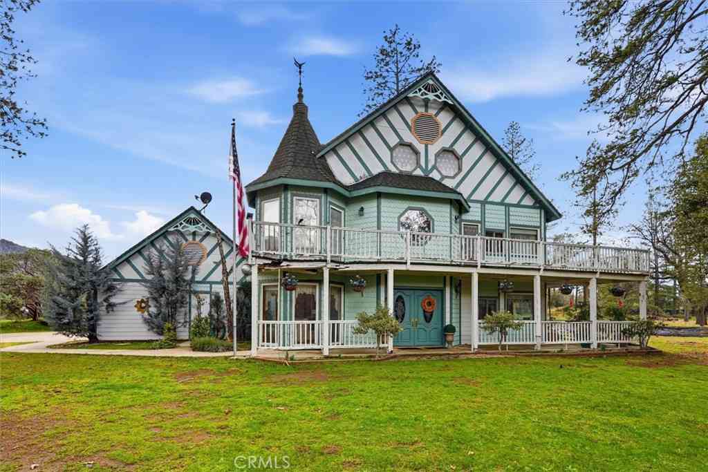 Homes For Sale - 38076 Pine Meadow<br/> Oakhurst, CA 93644
