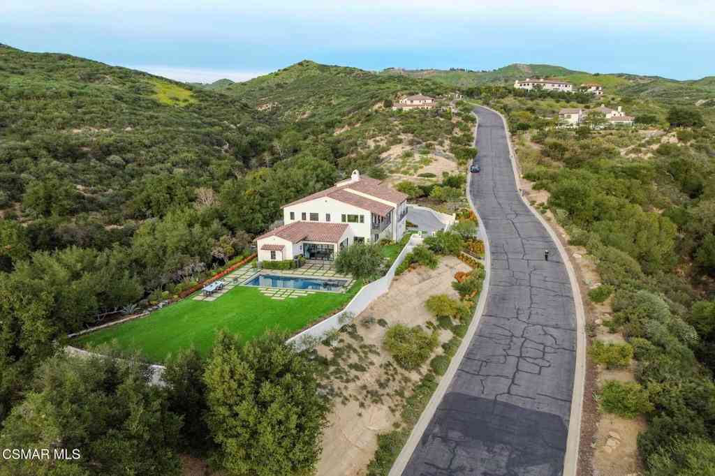 Homes For Sale - 2691 Country Ridge Road<br/> Calabasas, CA 91302