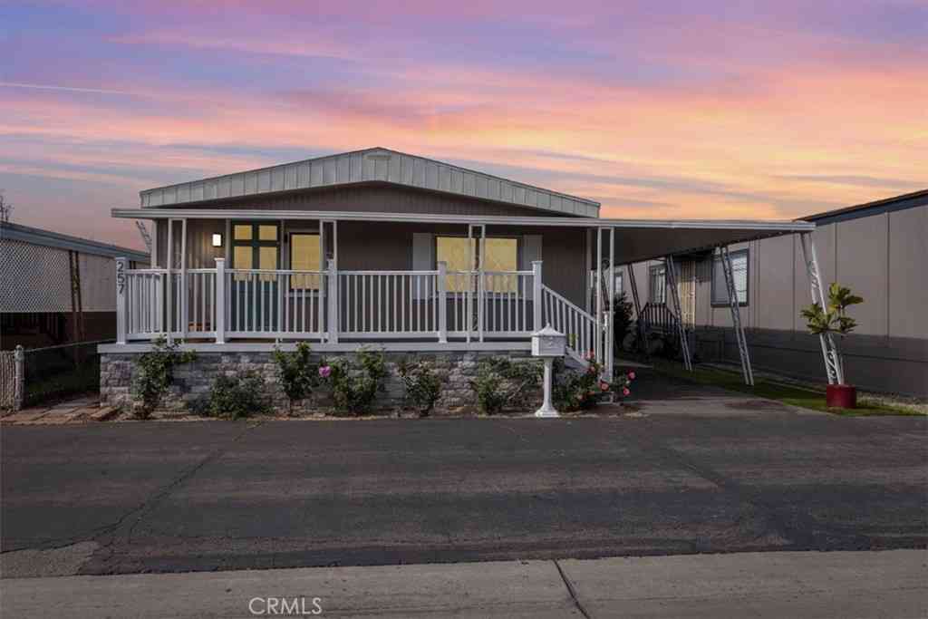 Mobile Home For Sale - 9080 9080 Bloomfield Avenue #257<br/> Cypress, CA 90630