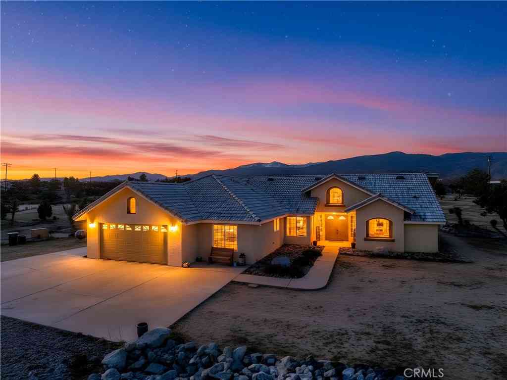 Homes For Sale - 1825 Smoke Tree<br/> Pinon Hills, CA 92372