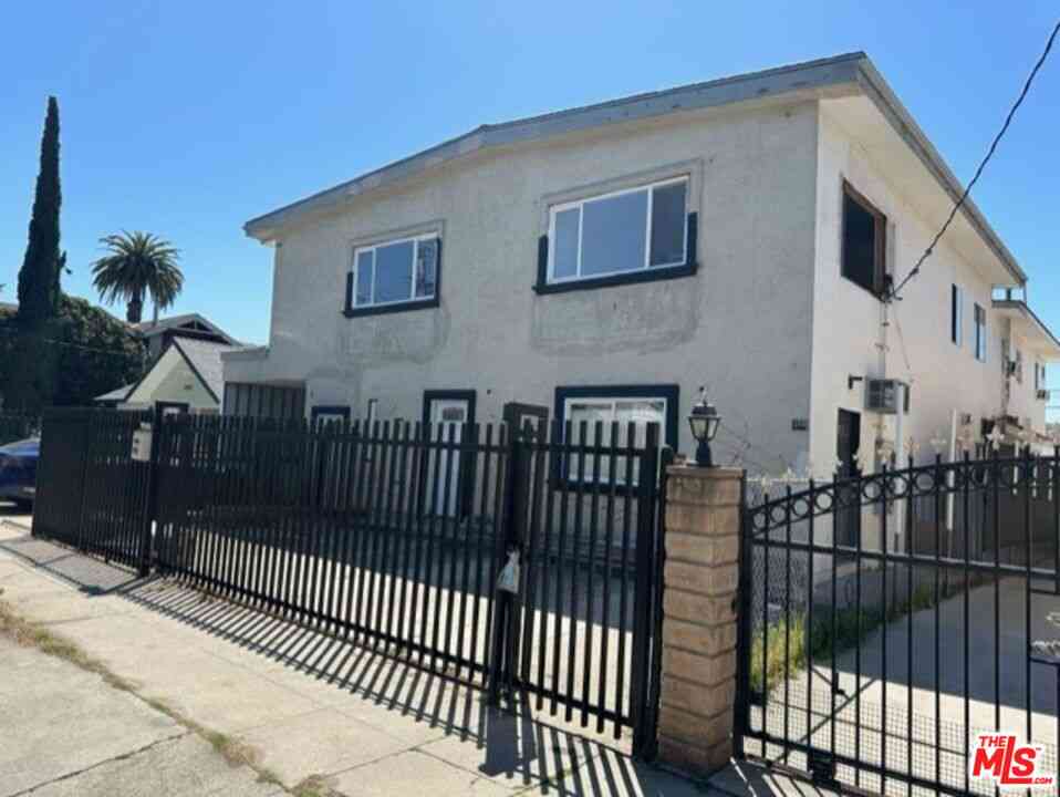 Homes For Sale - 4534 Kingswell Avenue<br/> Los Angeles, CA 90027